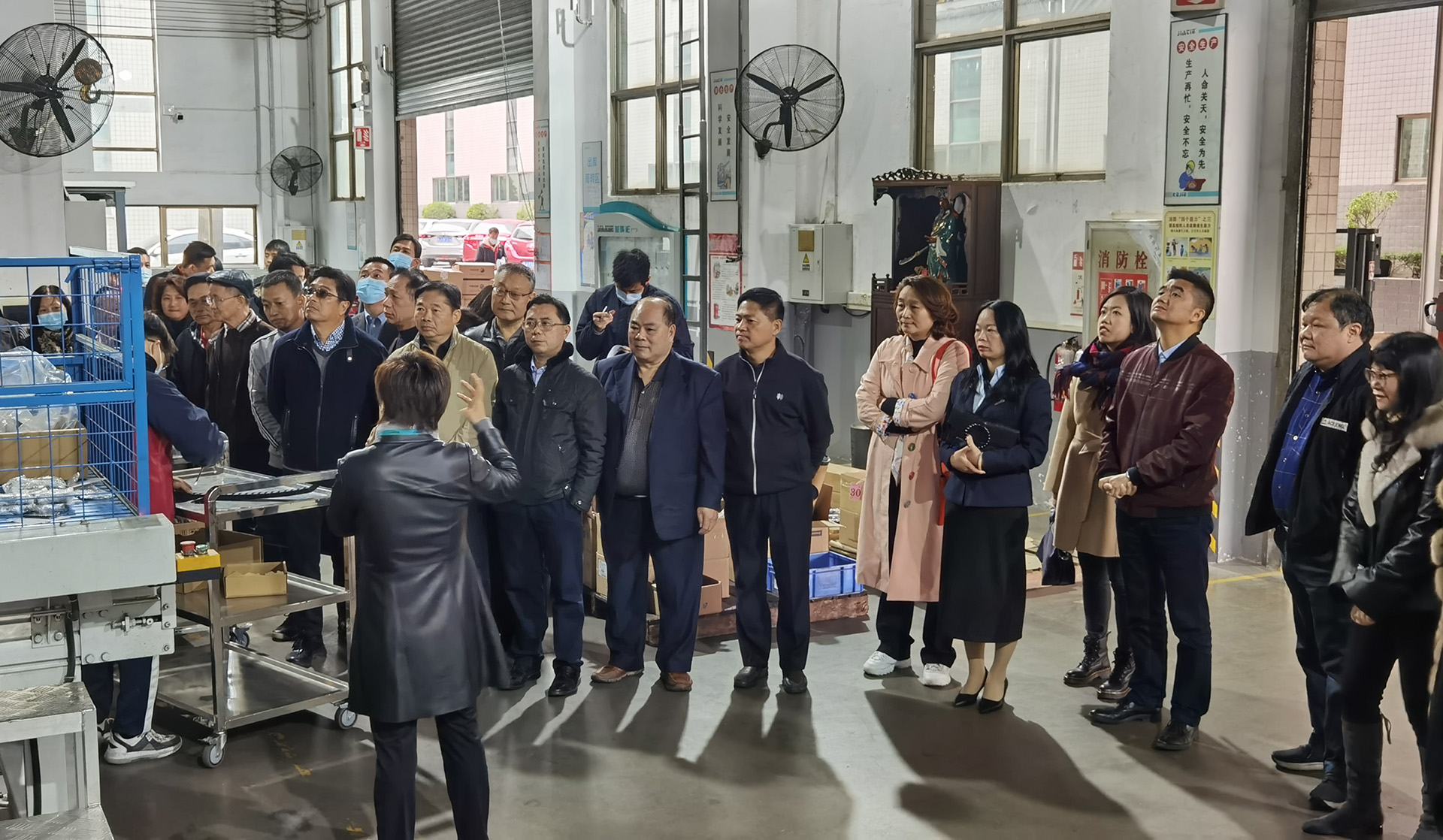 佳鐵點膠機.jpg 佳鐵點膠機.jpg